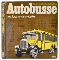 Autobusse im Linienverkehr. Szerk.: Hartmann, Hellmut, et al. Düsseldorf, 1978, Alba Buchverlag. Számos illusztrációval. Kissé kopott kartonált papírkötésben, egyébként jó állapotban.