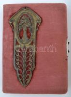 1915 Régi emlékkönyv, számos érdekes bejegyzéssel. Kissé kopott bársonykötésben, aranyozott élekkel, szecessziós fém dekorációval.