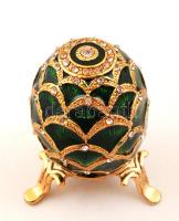 3 db díszes, Fabergé mintára készült dísztojás. Nyithatóak. 10cm, 6 cm