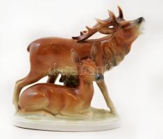 Szarvas és ülő őz, kézzel festett, jelzett, kopott, m:12 cm, h:15 cm