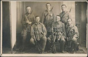 cca 1916 gránátos katonák, sok kézigránáttal / Hand granade soldiers