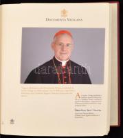 Documenta Vaticana. Válogatott dokumentumok a Vatikáni Titkos Levéltárból. Színes fotókkal, reproduk...