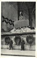 München, Mahnmal für die Gefallenen des 9. Nov. 1923 an d. Felderrnhalle / NS military monument