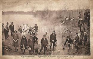 1925 Hajdúszoboszló, Hőforrás a kitörés időpontjában, Petrényi Fotó (fa)