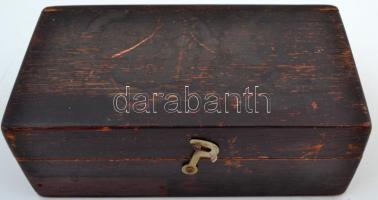 Régi súlykészlet, hiányzó csipesz,  16×9 cm