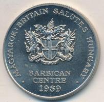 Nagy-Britannia 1989. "Barbican Centre - Magyarok: Britannia üdvözli Magyarországot" fém em...
