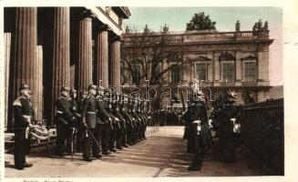 Berlin, Neue Wache / guards