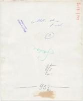 cca 1970 Magyar lányok népviseletben a vásárban. A Magyar Hírek fotója, hátoldalán pecséttel. 24x19,...