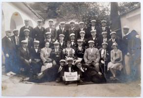 cca 1920 Kiskunmajsai dalkőr tagjai nagy tabló 23x17 cm