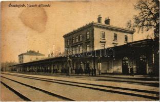 Érsekújvár, Nové Zámky; vasútállomás / railway station (EB)