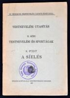 A síelés. Bp. 1926. Stádium. 34 l. Testnevelési utasítás II. rész - Testnevelési és sportágak 8. füzet. Fűzve, kiadói borítékban.