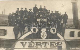 1914 A Vértes gőzös személyzete / crew of the steamship Vértes, photo
