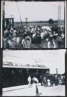 cca 1940 Szada, fontos vendéget várnak a szadai vasútállomáson, 5 db korabeli üveglemez negatívról k...