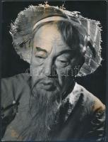 5 db Gózon Gyulát és más neves színészeket ábrázoló fotó, kettőn aláírásokkal, 9x12 és 24x18 cm