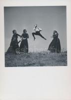 cca 1935 Szöllősy Kálmán (1887-1976) vintage fotója Szentpál Olga tánccsoportjának tagjairól, jelzés nélküli kép, az iskola archívumából, 5,5x5,5 cm-es kép 6x9 cm-es fotópapíron