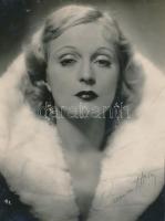 cca 1940 Camilla Horn (1903-1996) színésznő dedikált portréja, 27x20,5 cm