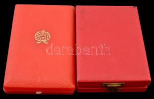 ~1960-1970. "A Haza Szolgálatáért" arany fokozat, aranyozott fém kitüntetés mellszalagon, ...