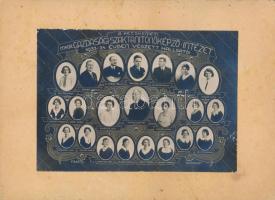 1934 Kecskemét, mkir. Gazdasági Szaktanítóképző Intézet végzett hallgatóinak kistablója, 22 nevesített portréval, Fanto fényképész műterméből, hátoldalon aláírásokkal, 12x17 cm, karton 17x23 cm