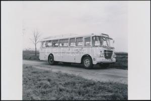 cca 1955 Velencei-tó partján, az Agárdi Állami Gazdaság Ikarus autóbusza, korabeli negatívról készült modern nagyítás 10x15 cm-es fotópapírra