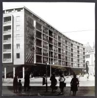 Budapest, OTP-ház az Üllői úton, fotó, apró szakadással, 30x30cm