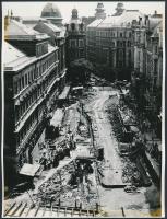 cca 1974 Budapest, Felszabadulás téri aluljáró építése, 24x18 cm