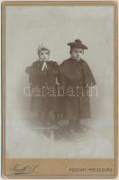 cca 1900 Felvidéki fotótörténeti leletek, 5 db kabinetfotó méretű, keményhátú fénykép pozsonyi, loso...