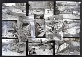 1975 Budapest, Deák téri aluljáró rendszer építése, 33 db fénykép, 9x13 cm