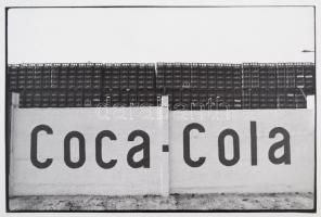 cca 1985 Péntek László: Cím nélkül, feliratozott vintage fotóművészeti alkotás, 17x25 cm-es kép 40x3...