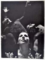 cca 1975 Eifert János: Tánc jelenet, feliratozott vintage fotóművészeti alkotás, kartonra kasírozva, 39x29 cm