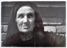 cca 1980 Sehr Miklós: Portré, feliratozott vintage fotóművészeti alkotás, kartonra kasírozva, 27,5x39 cm