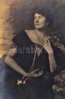 1917 szeptember 19. Franz Lőwy bécsi műtermében készült felvétel Gittáról, 22x16,5 cm, karton 36x24 ...