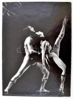 cca 1975 Balettjelenet a színpadon, kartonra kasírozva, 40x30 cm
