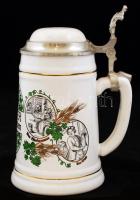 WW-Team Ganter porcelán korsó ón tetővel, apró lepattanással, m:20 cm