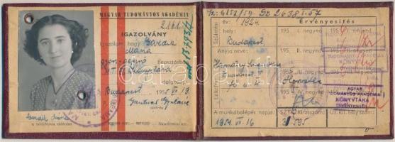 1955 Fényképes dolgozói igazolvány a Magyar Tudományos Akadémia Könyvtárának munkatársa részére