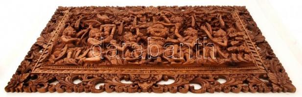cca 1980 India, Rakshasas és majmok csatája, aprólékos fa faragás, falikép, apró hibával, 33×70 cm