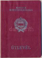 1972 A Magyar Népköztársaság által kiadott fényképes "piros útlevél", a szocialista országokba való utazáshoz, benne pecsétekkel.