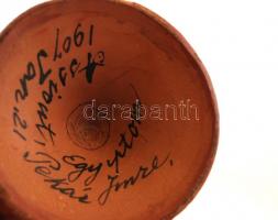 cca 1880 Assiuti díszváza Pekár Imre gyűjteményéből, mázas kemény cserép, sérült mázzal, jelzett (Pe...