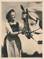 cca 1930-70 Lovas fotók, különböző méretben és minőségben, 7db, 6x4cm és 24x18cm között