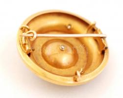 Arany (Au.) 14k filigrán melltű, zománc díszítéssel, gyémánttal, mini gyöngyökkel, d:3 cm, bruttó:11...