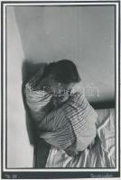 1993 Zai Viktória: Önarckép. 21x14 cm. Kartonra felragasztva.