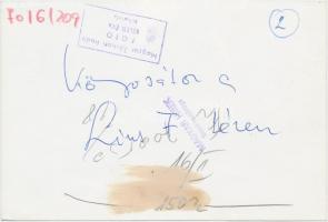 cca 1970 Ünnepi Könyvét a Liszt Ferenc téren. Keleti Éva felvétele, a hátoldalán pecséttel jelzett. ...