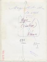 cca 1968 Nyár, kislány a vízparti homokban. A hátoldalán pecséttel. 24x18 cm