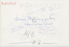 cca 1972 Duna Művészegyüttes bemutatóra készül. Friedman Endre felvétele. A hátoldalon pecséttel jel...