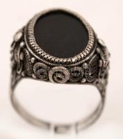 Ezüst(Ag) gyűrű filigrán díszítéssel, törött, jelzett, méret: 62, br: 7,7 g