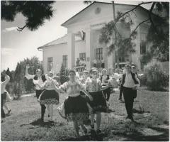 cca 1970 A Pilisszántói Nemzetiségi Találkozó. A hátoldalon pecséttel. 24,5x21 cm.