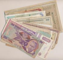 30db-os vegyes külföldi bankjegy tétel, közte Románia, Ukrajna, Weimari Köztársaság T:vegyes
30pcs ...
