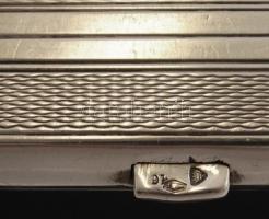 Ezüst cigarettadoboz, monogramos, Ag., 78,9gr., jelzett, 7,5x5cm/ Silver cigarette box, monogrammed,...