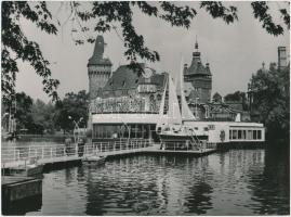 1973 Képek az 1973-as BNV-ről. (Budapesti Nemzetközi Vásár) Novotta Ferenc felvételei, hátoldalon pe...