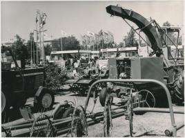 1973 Képek az 1973-as BNV-ről. (Budapesti Nemzetközi Vásár) Novotta Ferenc felvételei, hátoldalon pe...
