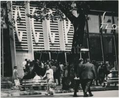 1973 Képek az 1973-as BNV-ről. (Budapesti Nemzetközi Vásár) Novotta Ferenc felvételei, hátoldalon pe...